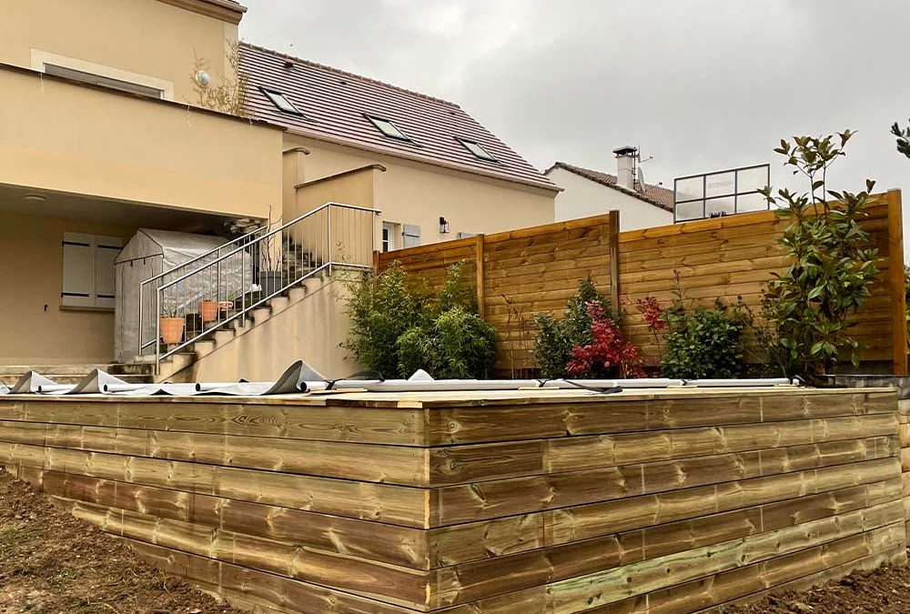 Création d&rsquo;un habillage de piscine sur-élevée et création d&rsquo;une plage en bois à Osny (95)